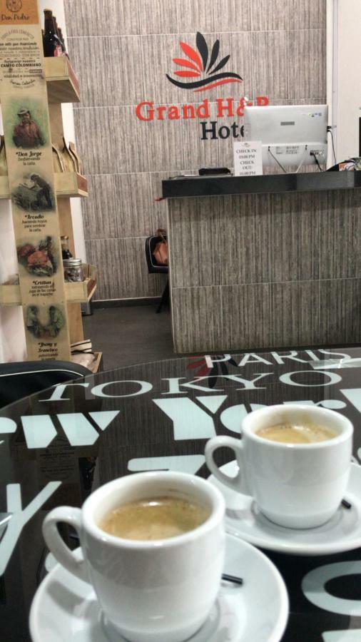 Hotel Grand H&R Вилета Екстериор снимка