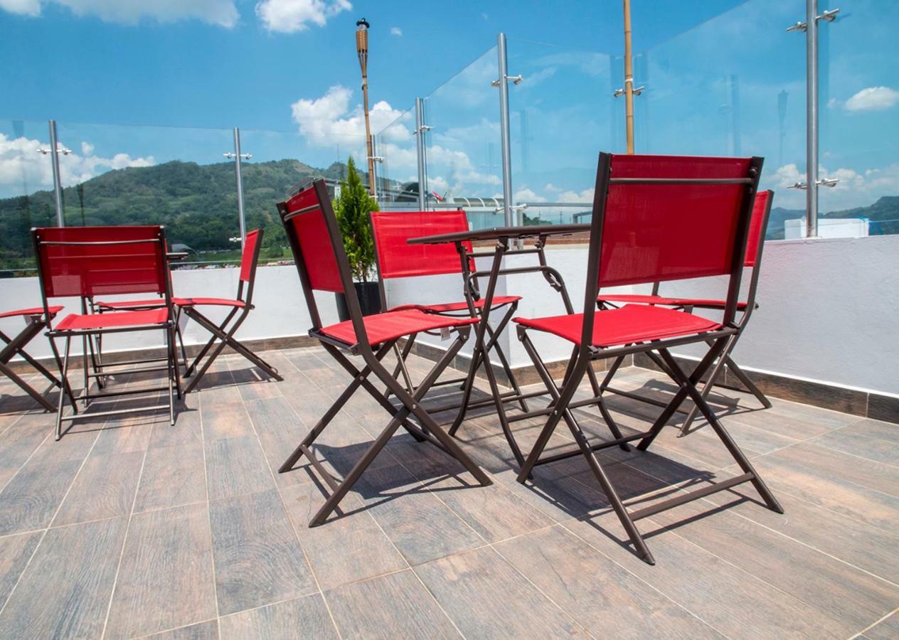 Hotel Grand H&R Вилета Екстериор снимка