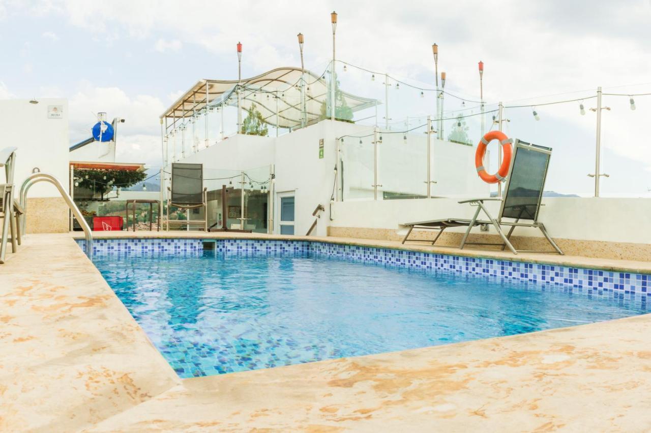 Hotel Grand H&R Вилета Екстериор снимка